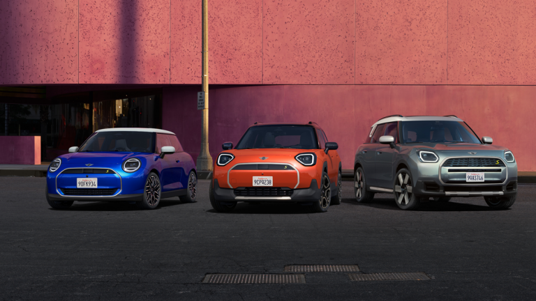 Volledig elektrische MINI Family — model shelf - familiefoto